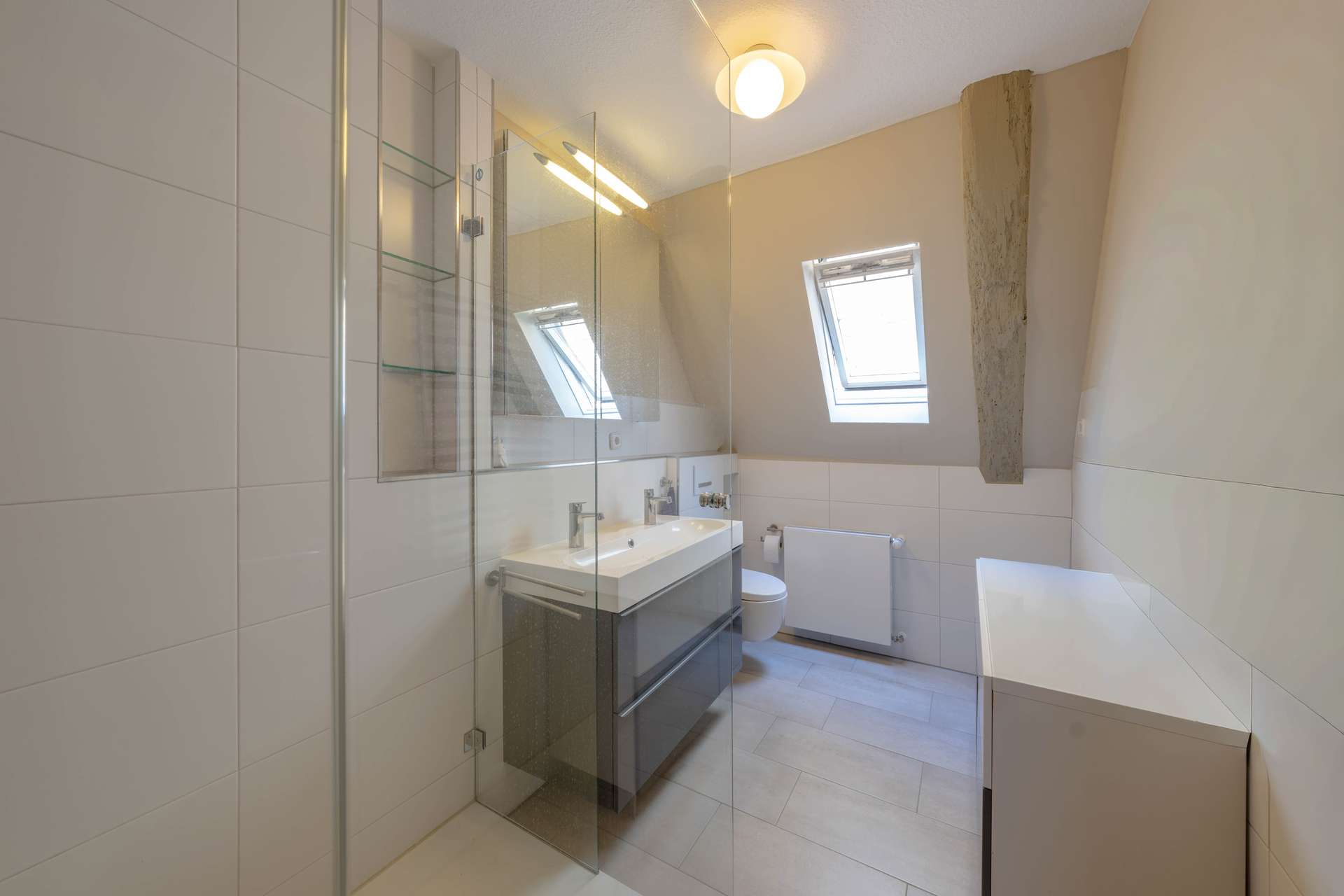 OG Apartment Badezimmer