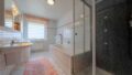 Haus links OG Badezimmer