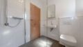 Haus rechts EG Badezimmer