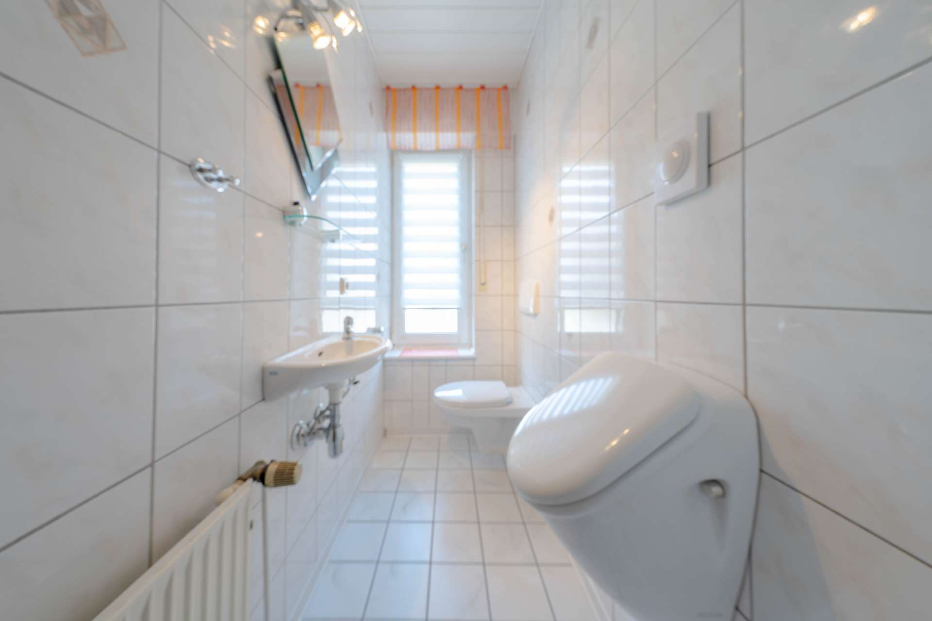 Haus links EG Gäste-WC