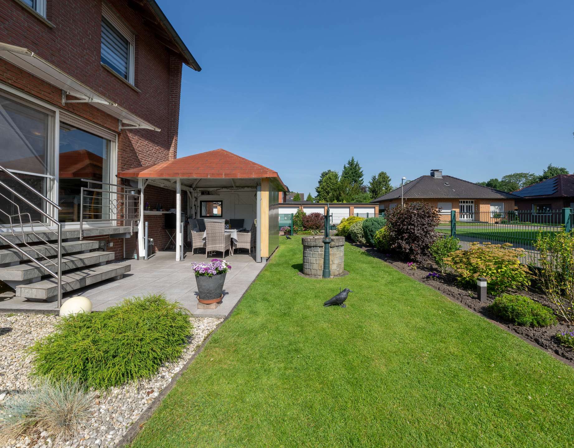 Haus links Terrasse