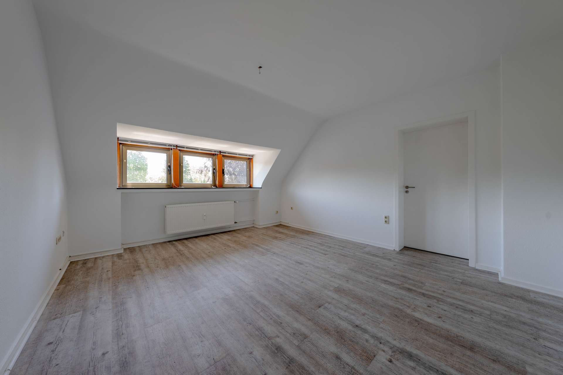 DG li. Wohnzimmer