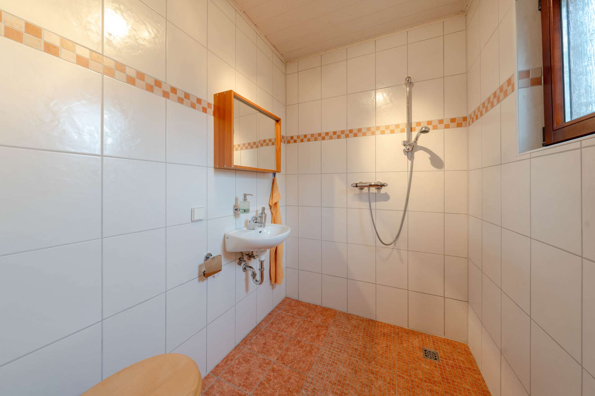 EG externes Duschbadezimmer